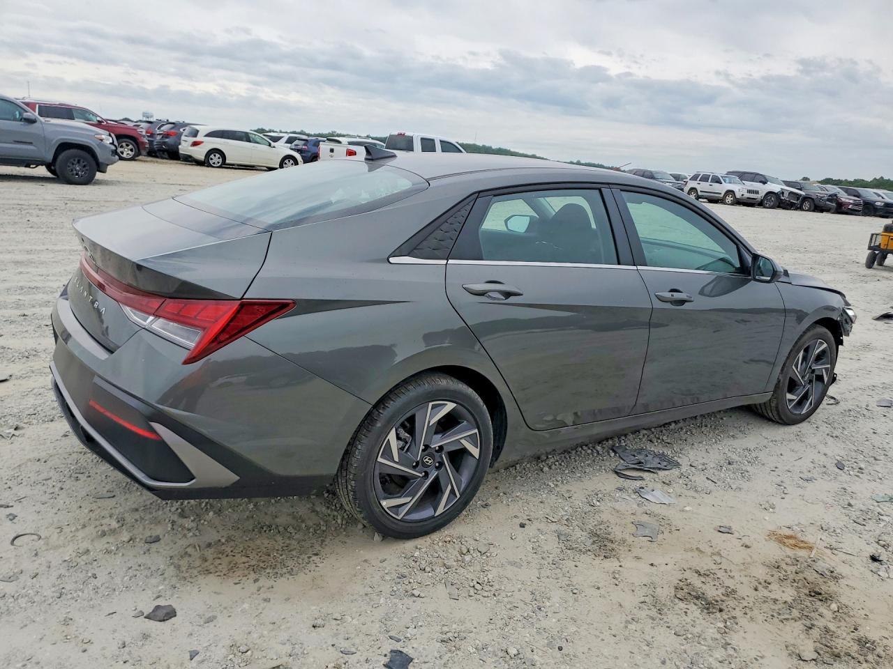 2025 Hyundai Elantra Sel Convenience - Фото 3