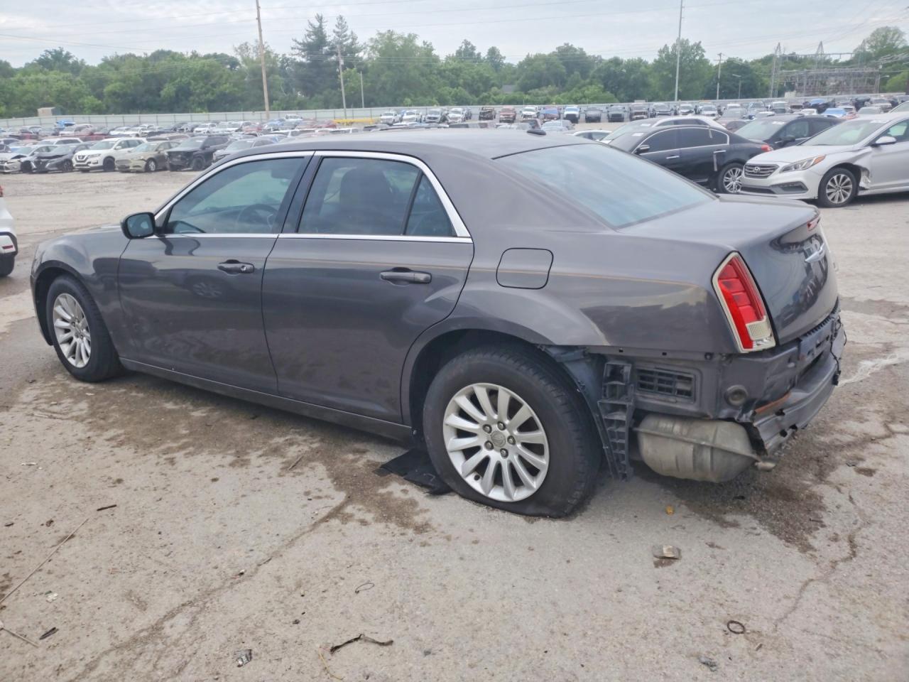 2013 Chrysler 300 - Фото 2