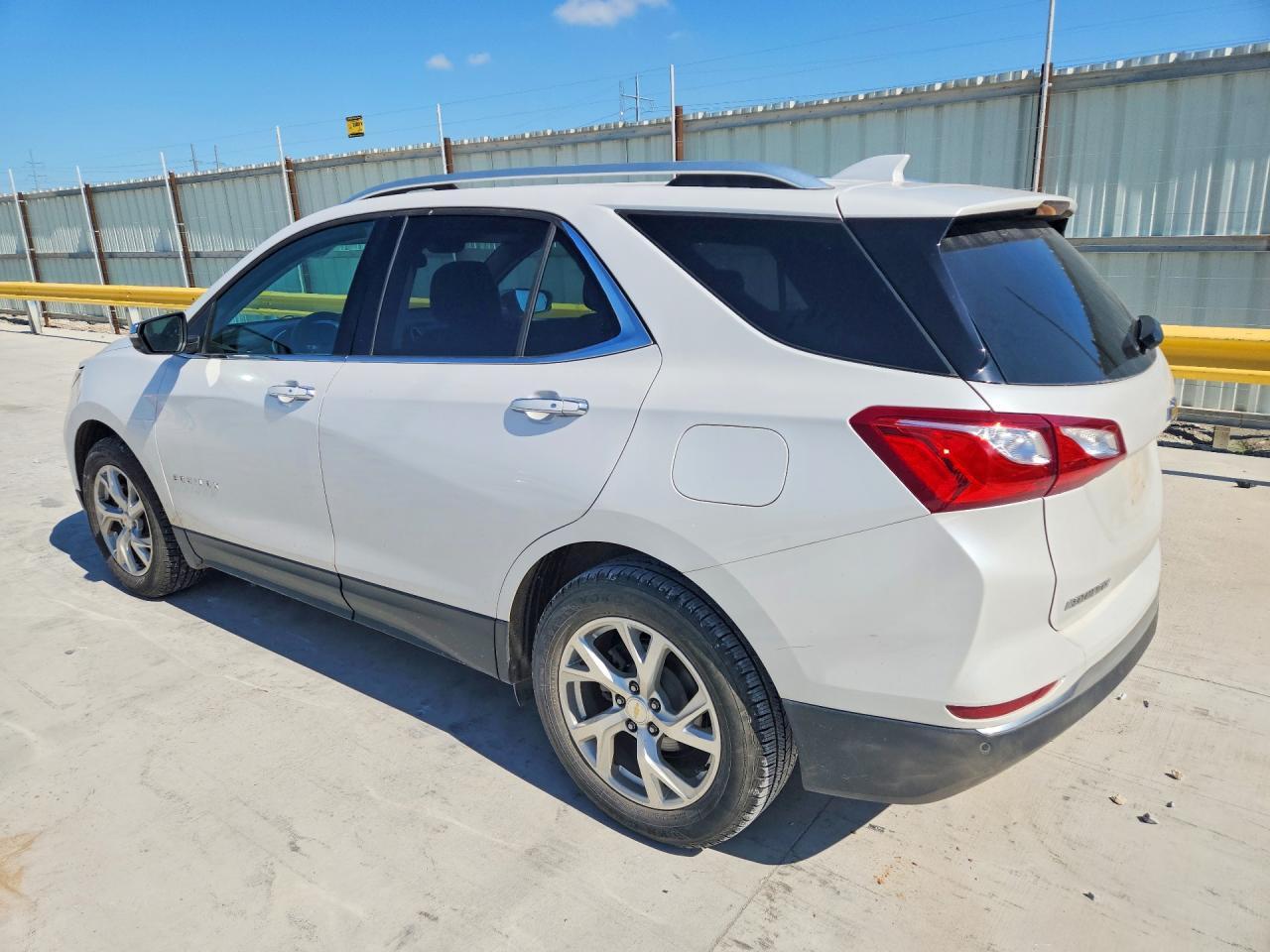 2018 Chevrolet Equinox Premier - Фото 2