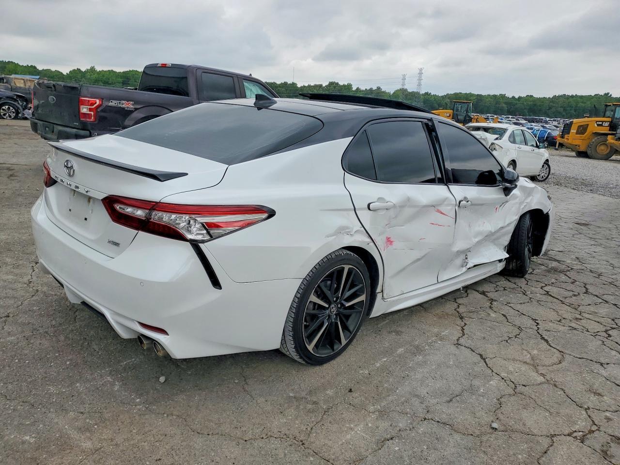 2019 Toyota Camry Xse - Image 3