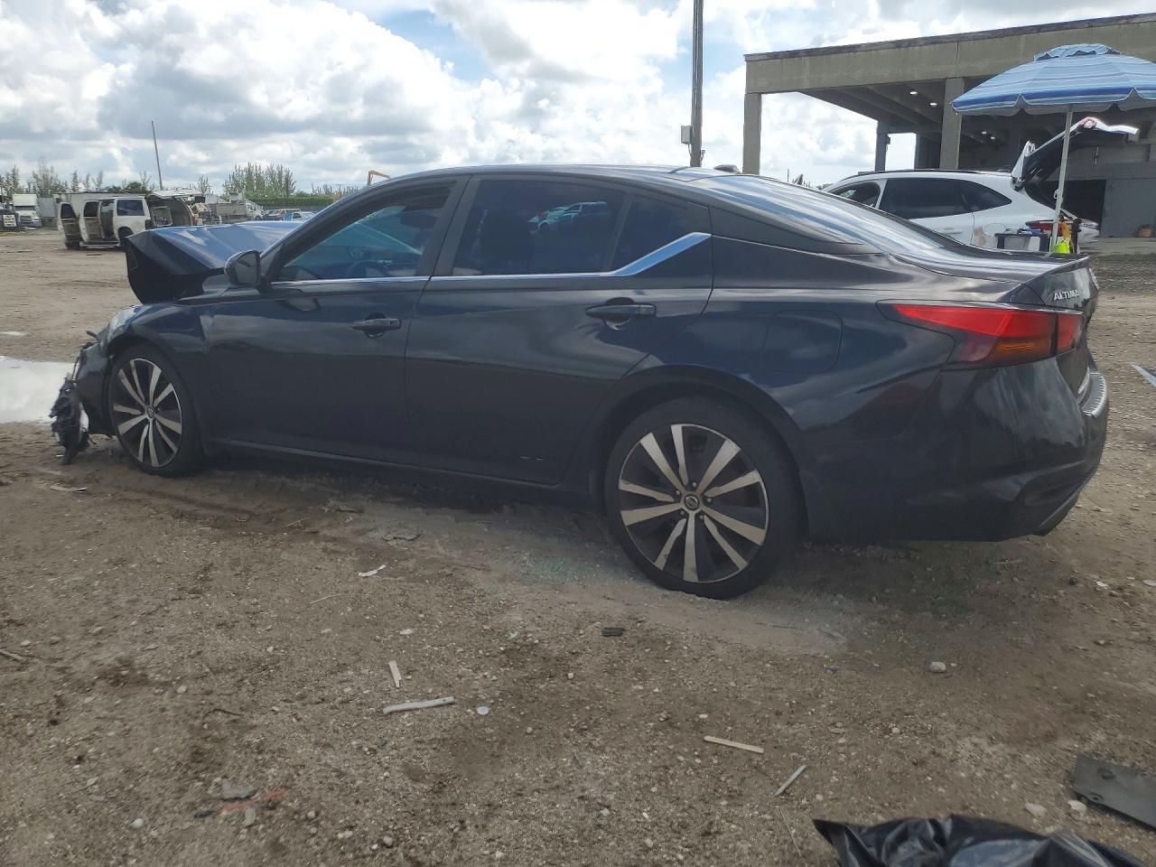 2021 Nissan Altima Sr - Фото 2