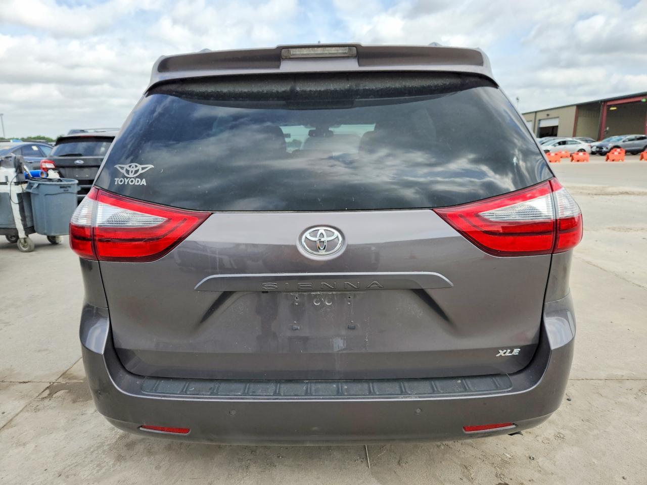 2020 Toyota Sienna Xle Premium 8-Passenger - Фото 6