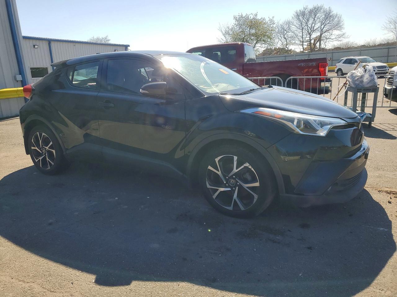 2018 Toyota C-Hr Xle Premium - Фото 4