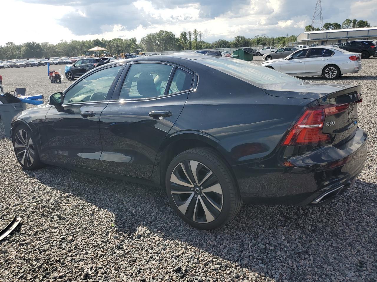 2022 Volvo S60 B5 Momentum - Image 2