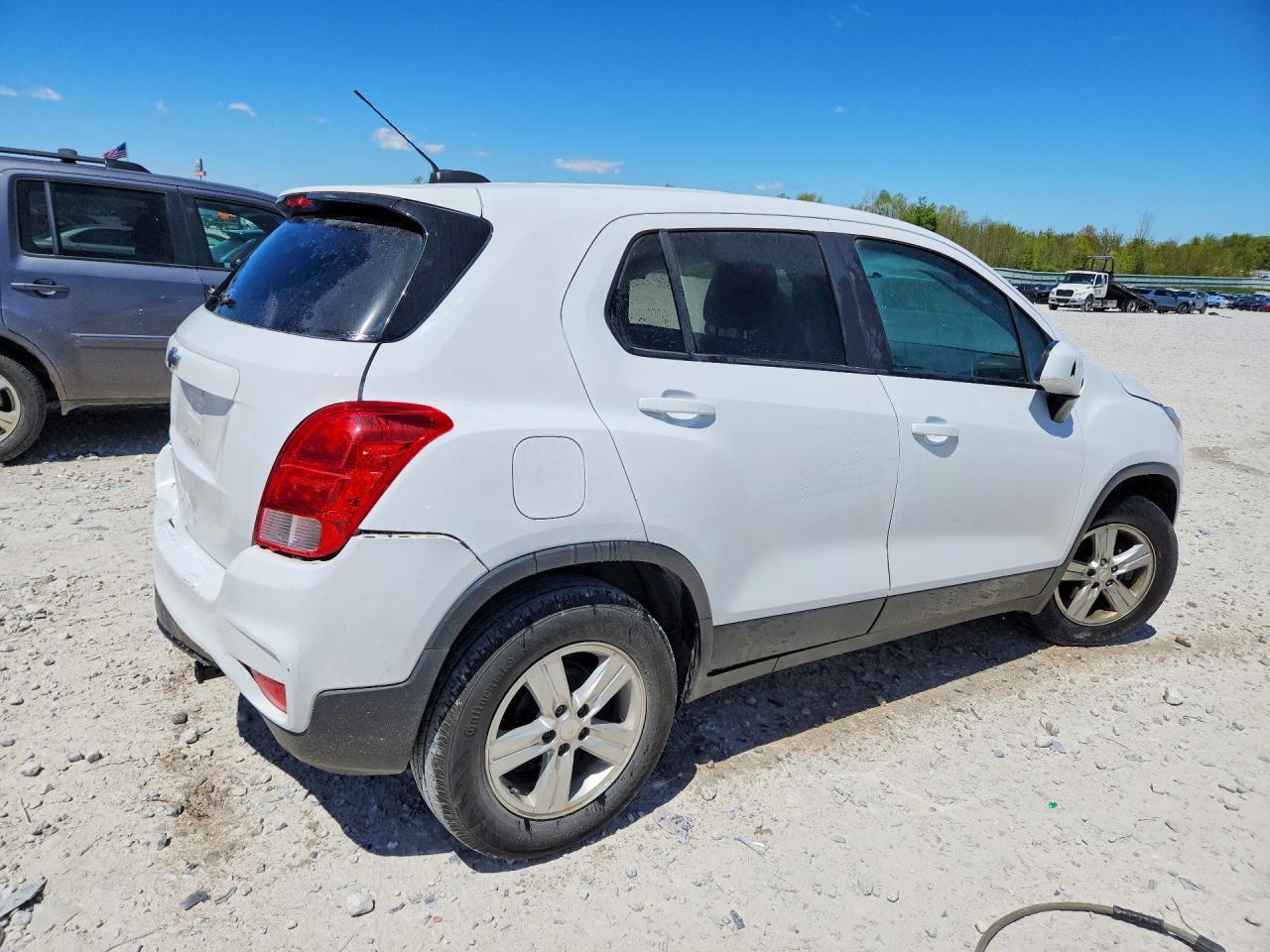 2020 Chevrolet Trax Ls - Image 3