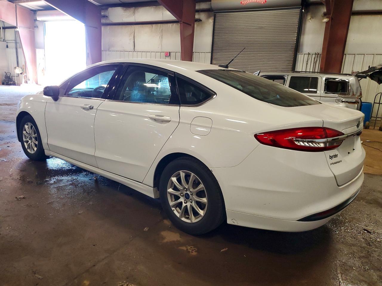 2017 Ford Fusion S - Фото 2