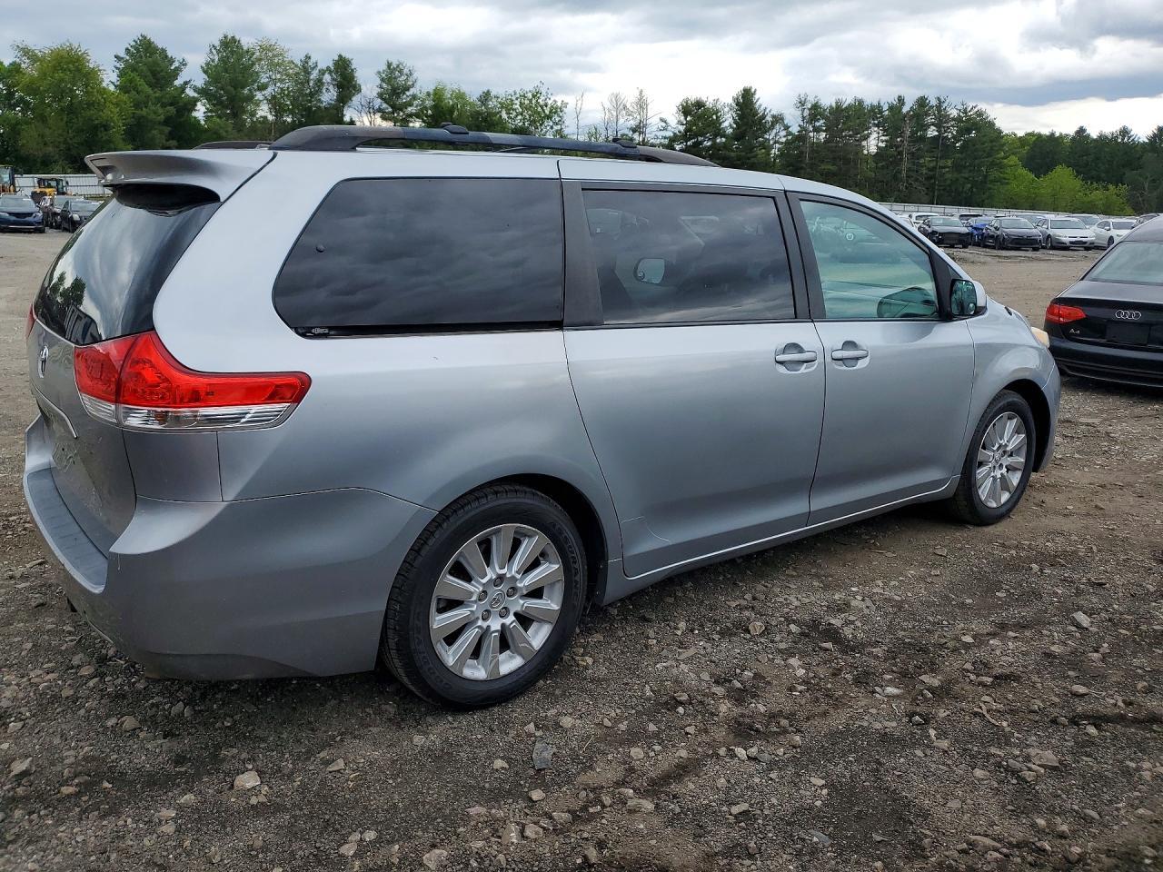 2014 Toyota Sienna Xle 7-Passenger - Фото 3