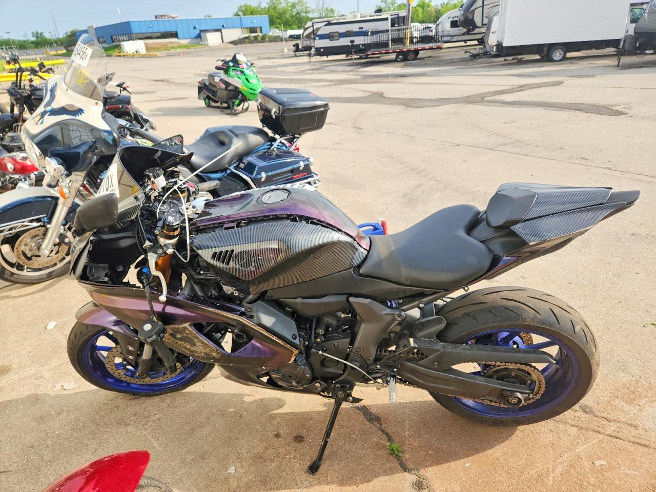 2025 Yamaha Yzfr7 - Фото 3