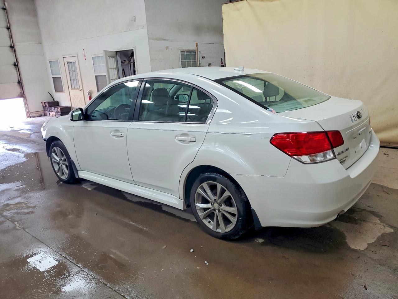 2014 Subaru Legacy 2.5I Premium - Фото 2