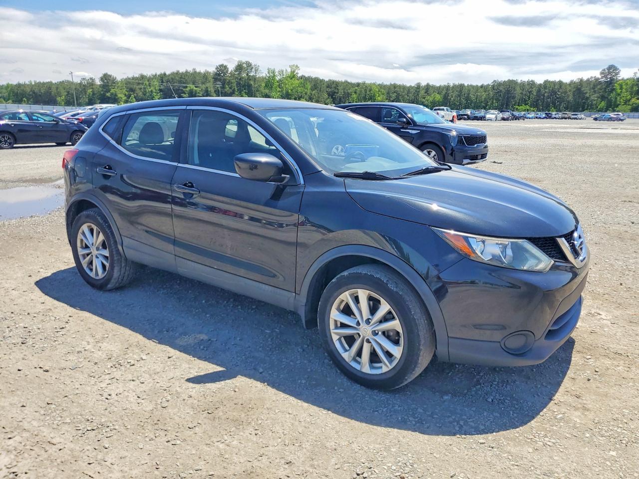 2017 Nissan Rogue Sport S - Image 4