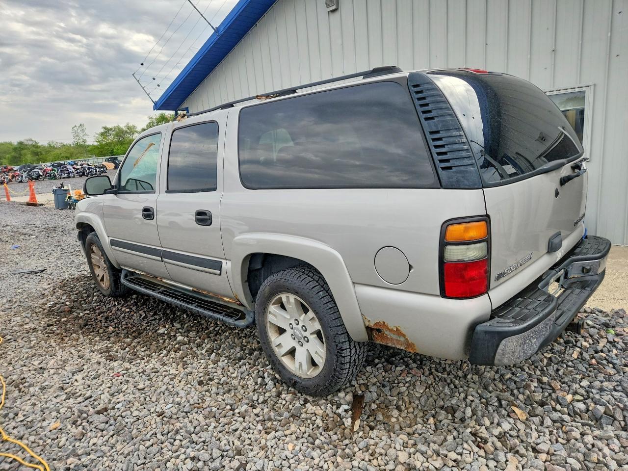 2004 Chevrolet Suburban K1500 - Фото 2