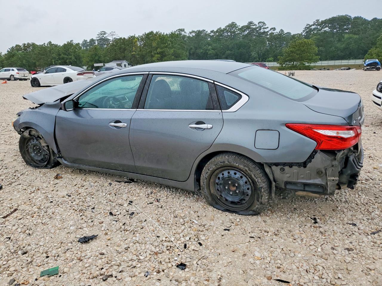 2016 Nissan Altima 2.5 S - Фото 2