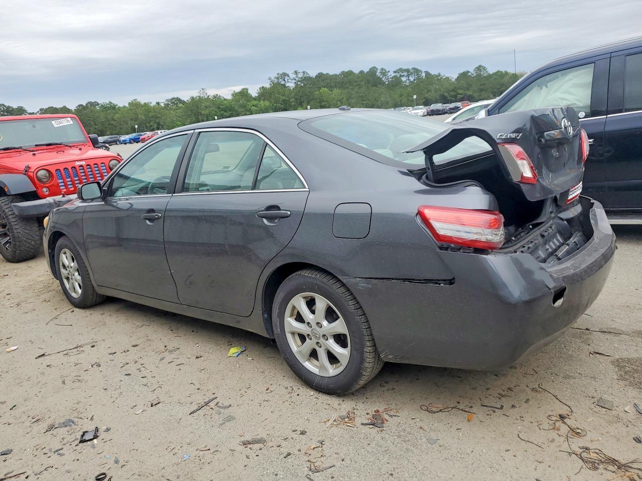 2011 Toyota Camry Le - Фото 2