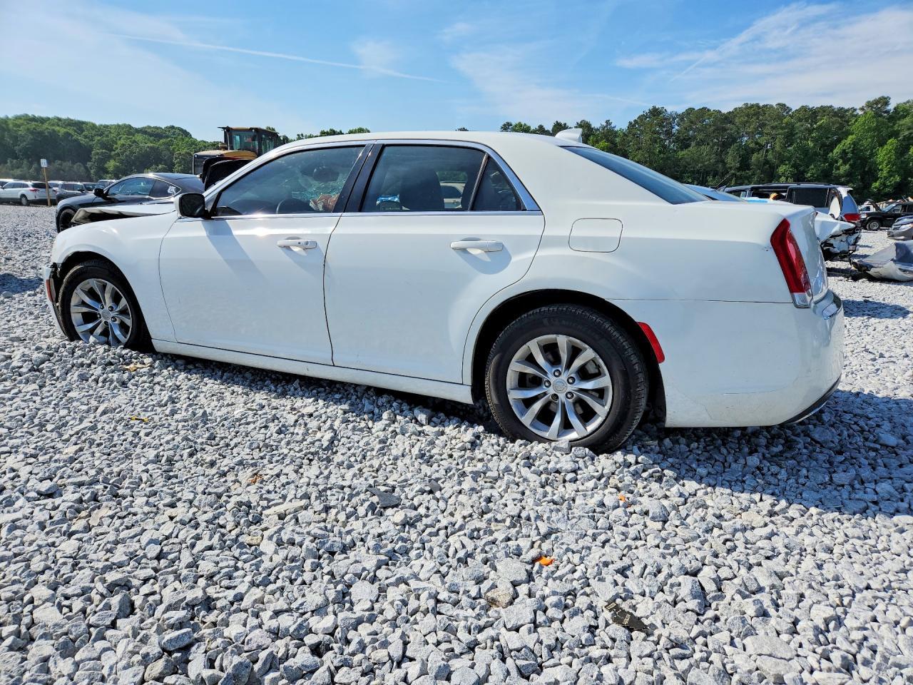 2015 Chrysler 300 Limited - Фото 2