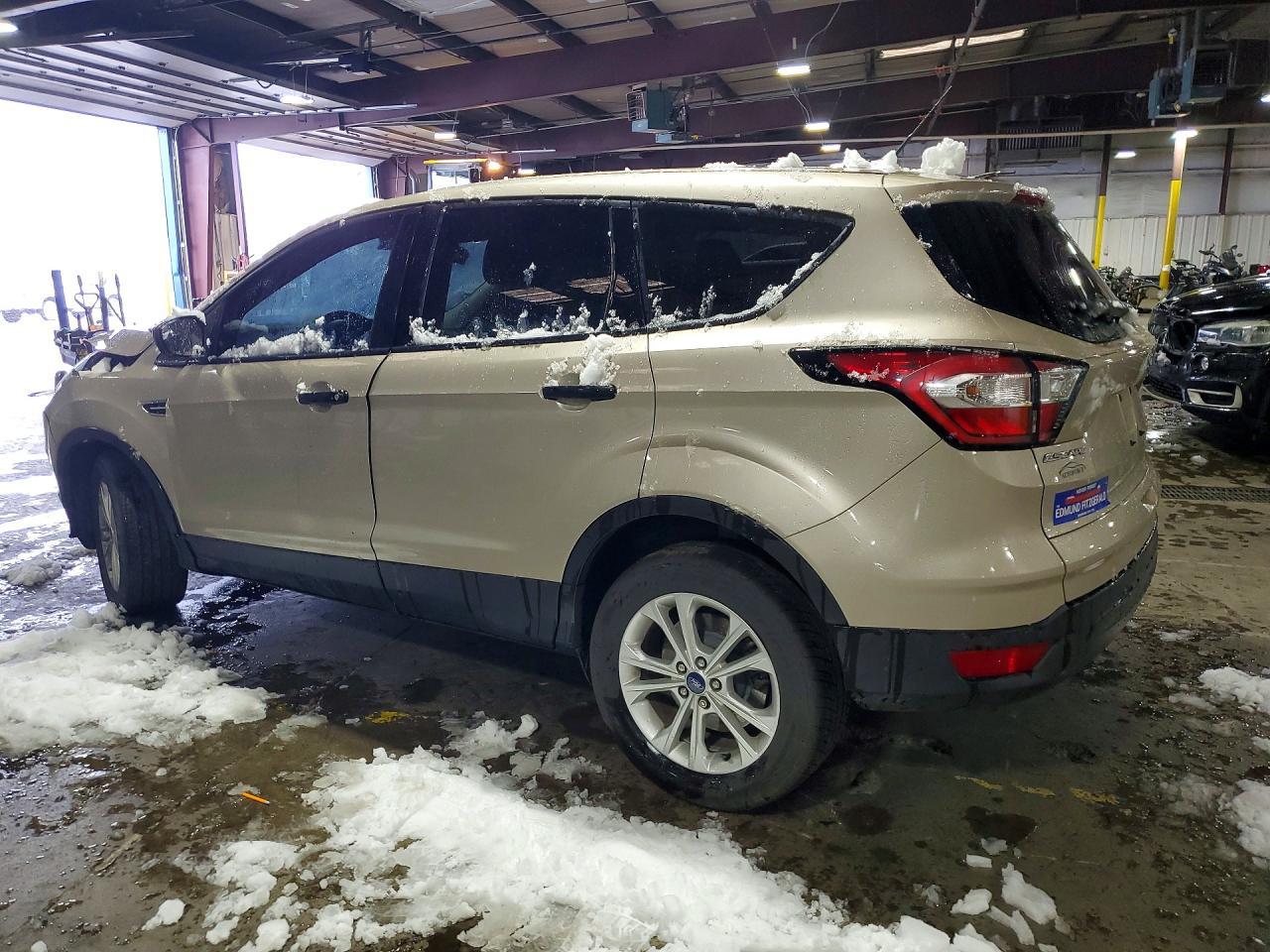 2017 Ford Escape S - Фото 2