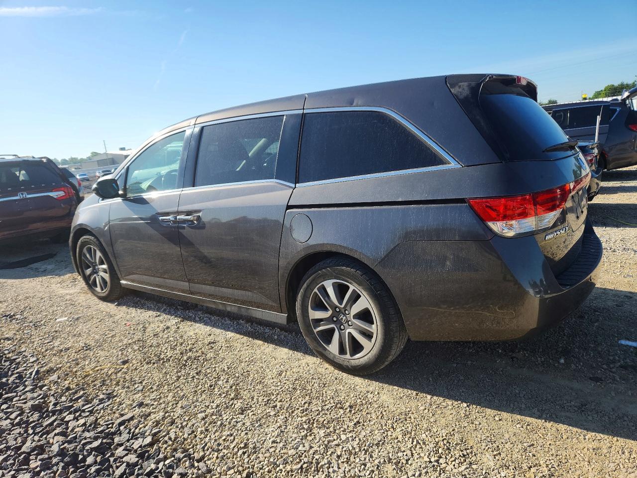 2016 Honda Odyssey Touring - Image 2
