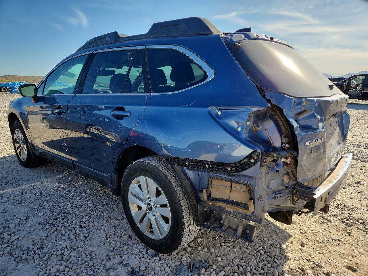 2017 Subaru Outback 2.5I Premium - Фото 2