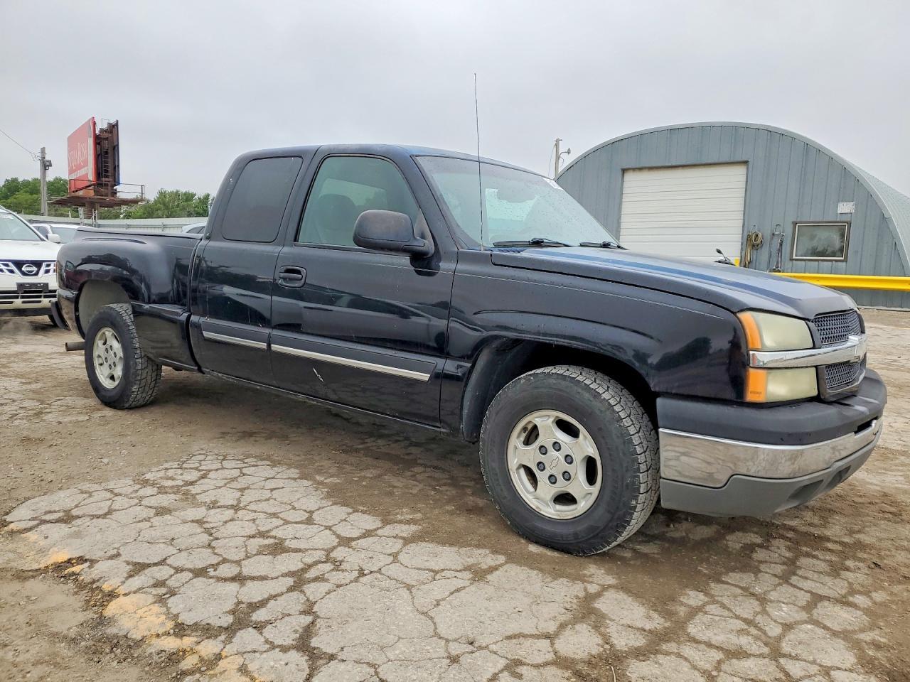 2003 Chevrolet Silverado C1500 - Image 4