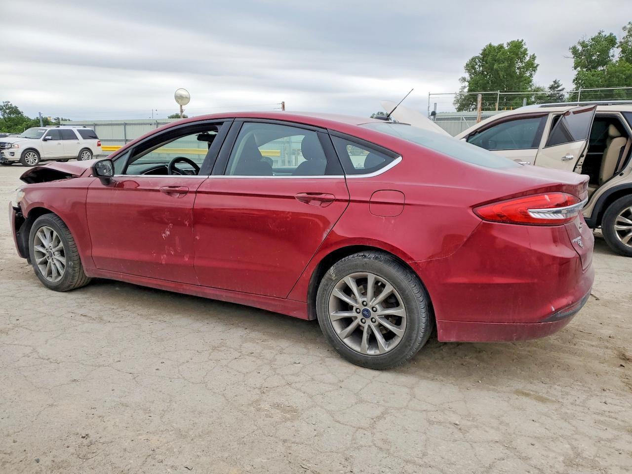 2017 Ford Fusion Se - Image 2