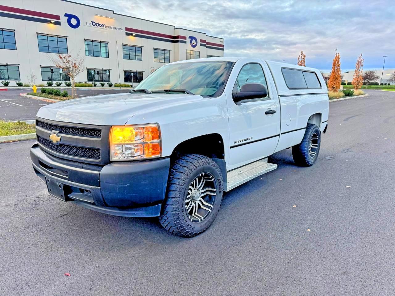 2011 Chevrolet Silverado C1500 - Фото 2