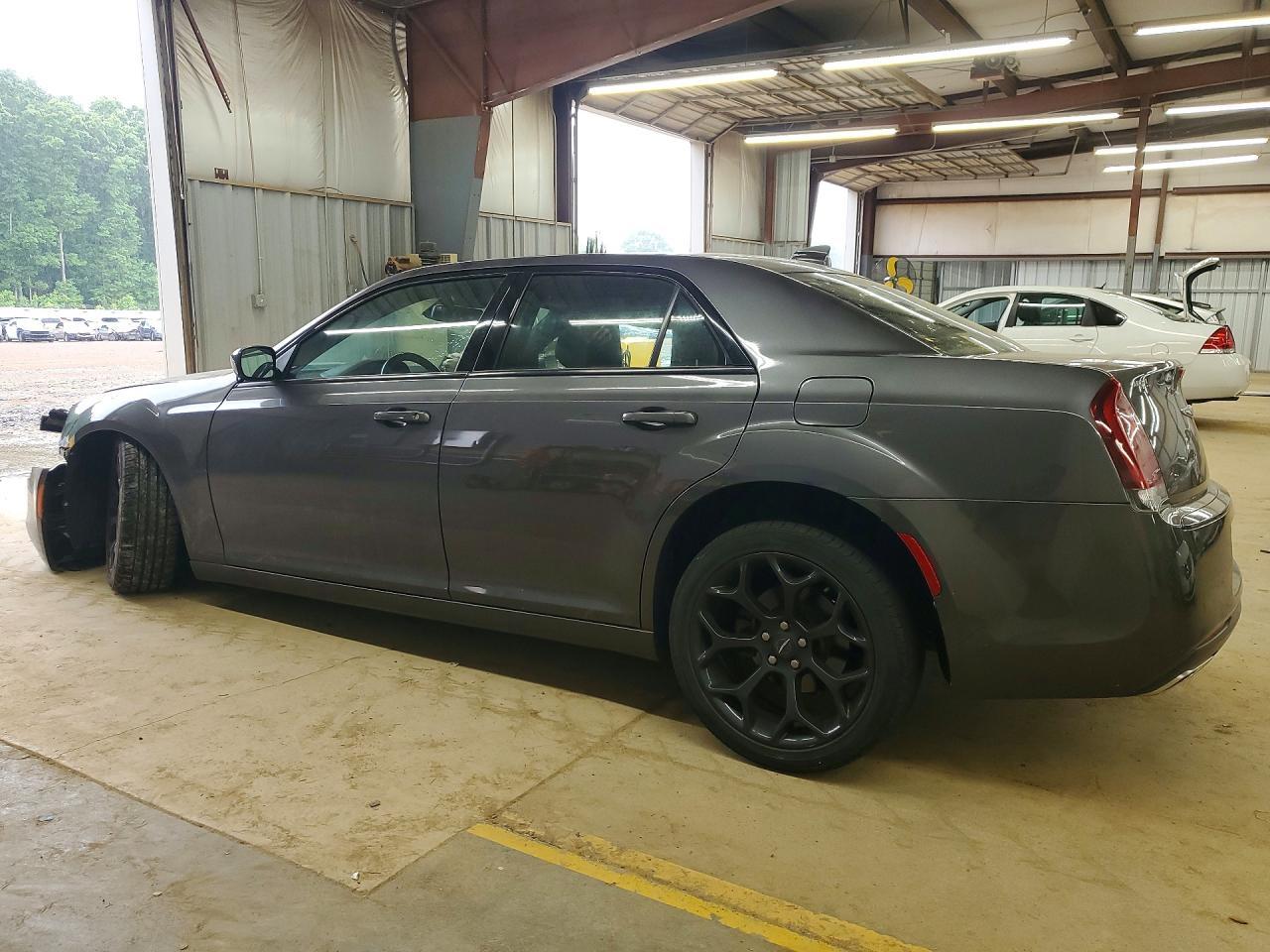 2019 Chrysler 300 S - Фото 2