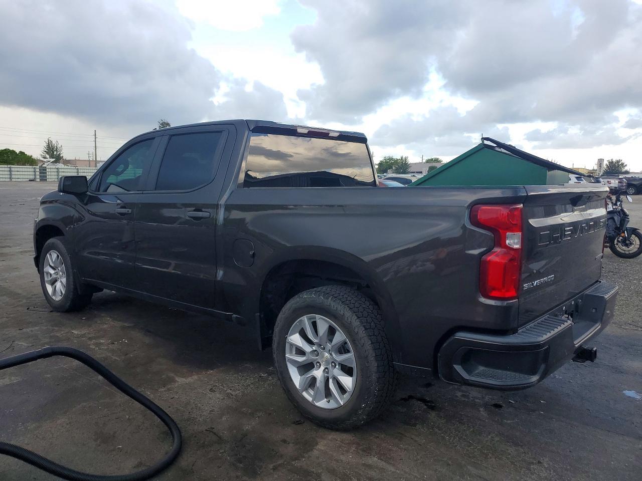 2022 Chevrolet Silverado Ltd C1500 Custom - Фото 2