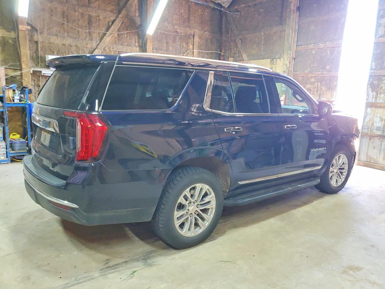 2023 GMC Yukon Slt - Image 3