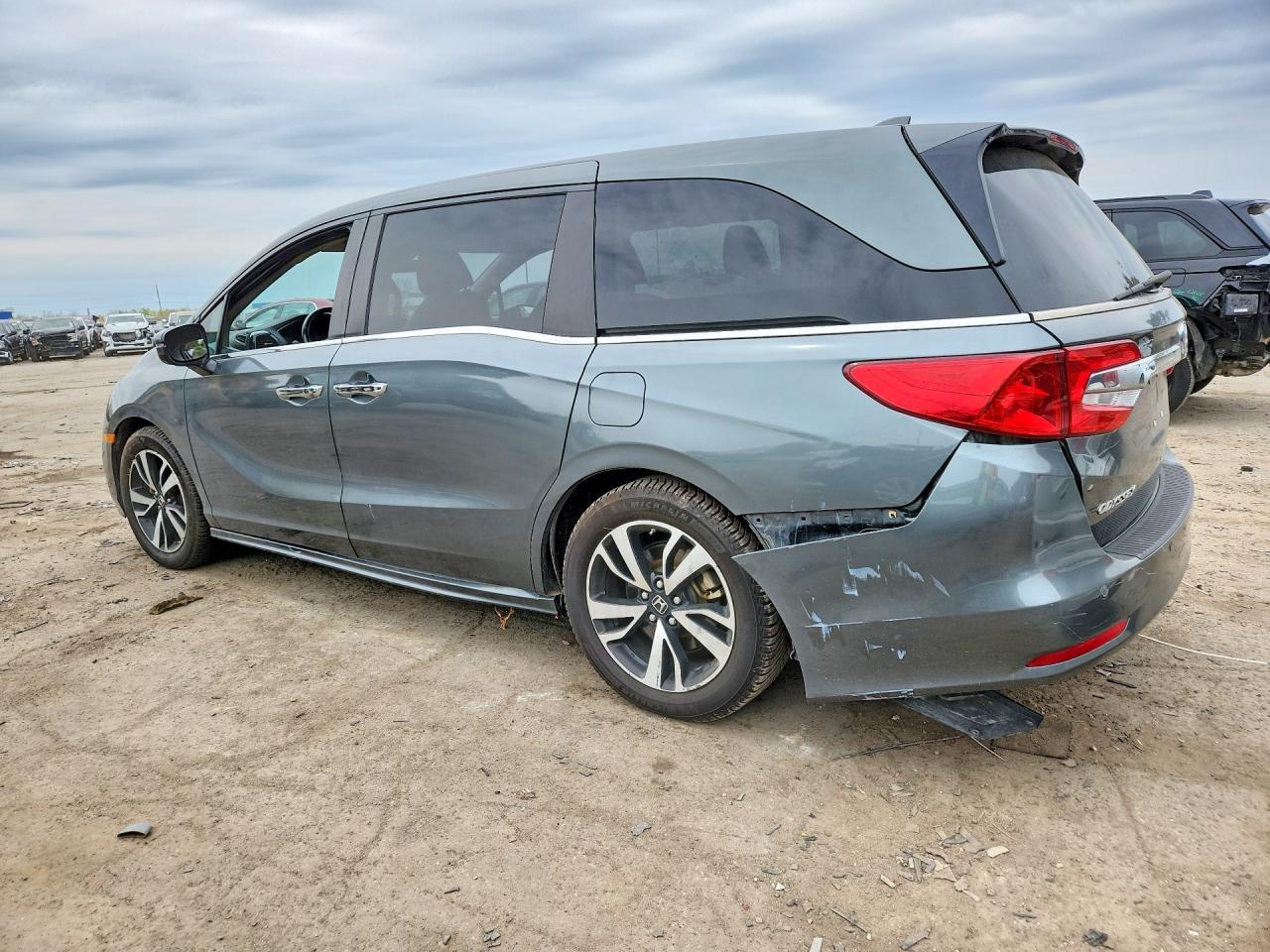 2018 Honda Odyssey Elite - Image 2