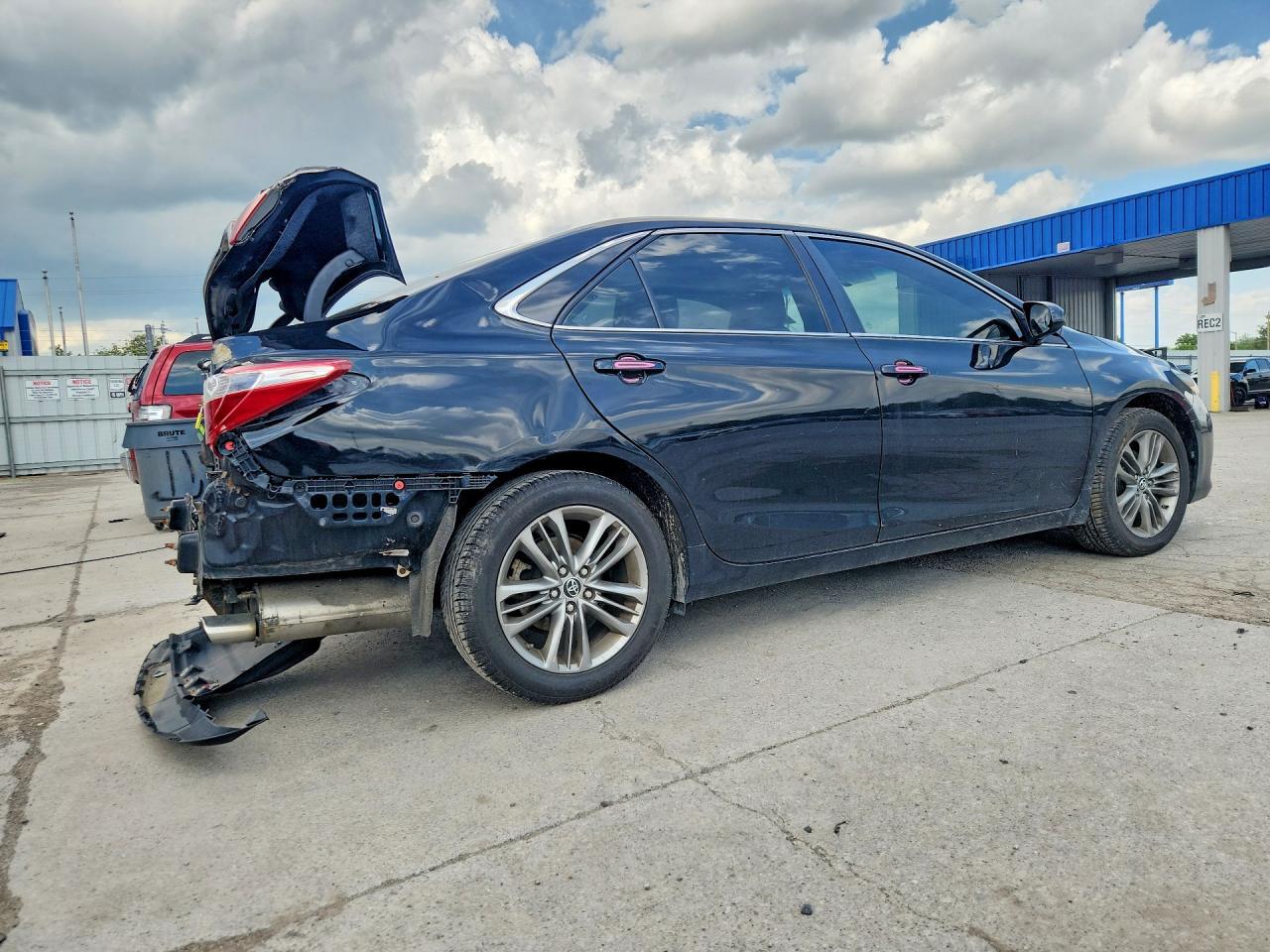 2015 Toyota Camry Se - Image 3