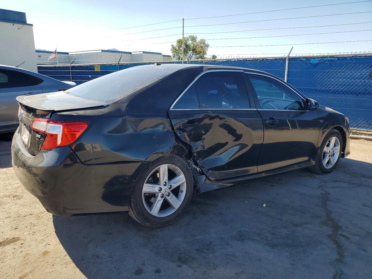 2013 Toyota Camry Se - Image 3