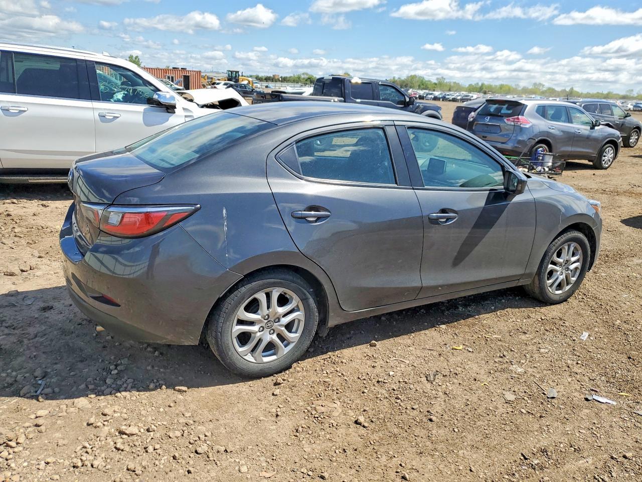 2016 Scion Ia - Фото 3