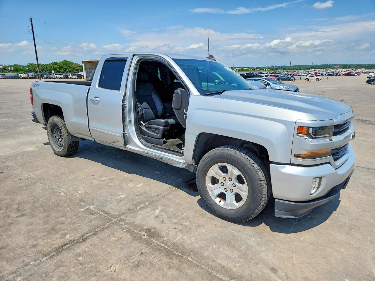 2017 Chevrolet Silverado K1500 Lt - Image 4