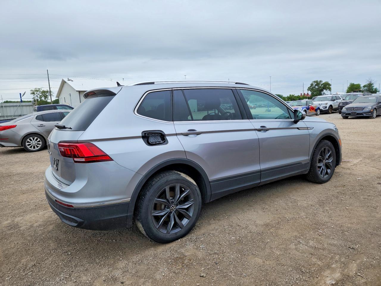 2023 Volkswagen Tiguan Se - Image 3