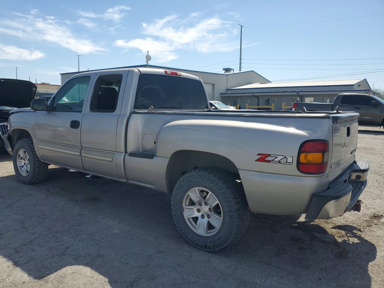 2004 Chevrolet Silverado K1500 - Image 2