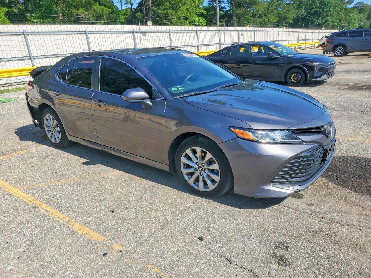 2020 Toyota Camry Le - Фото 4