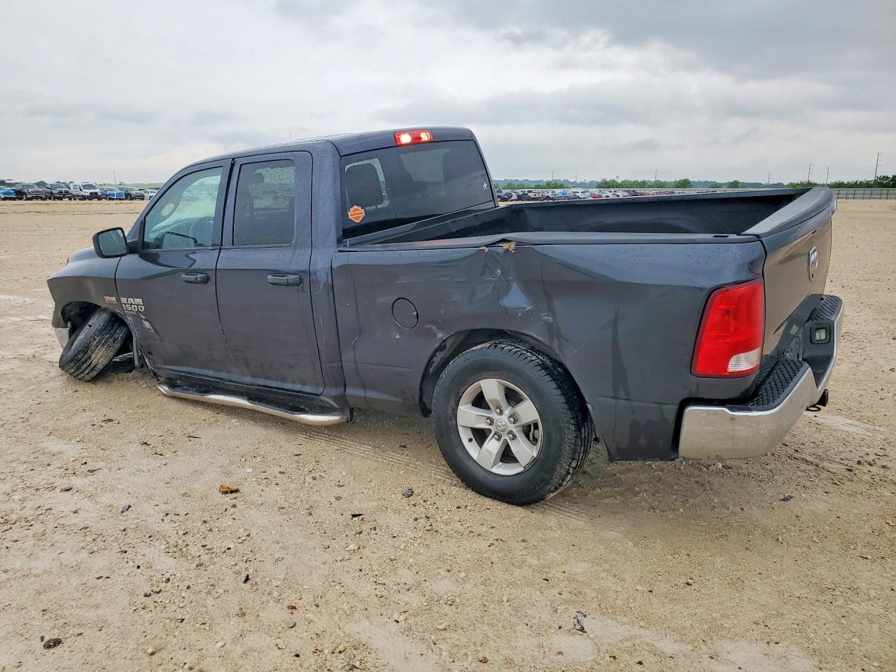 2019 Ram 1500 Classic Tradesman - Фото 2