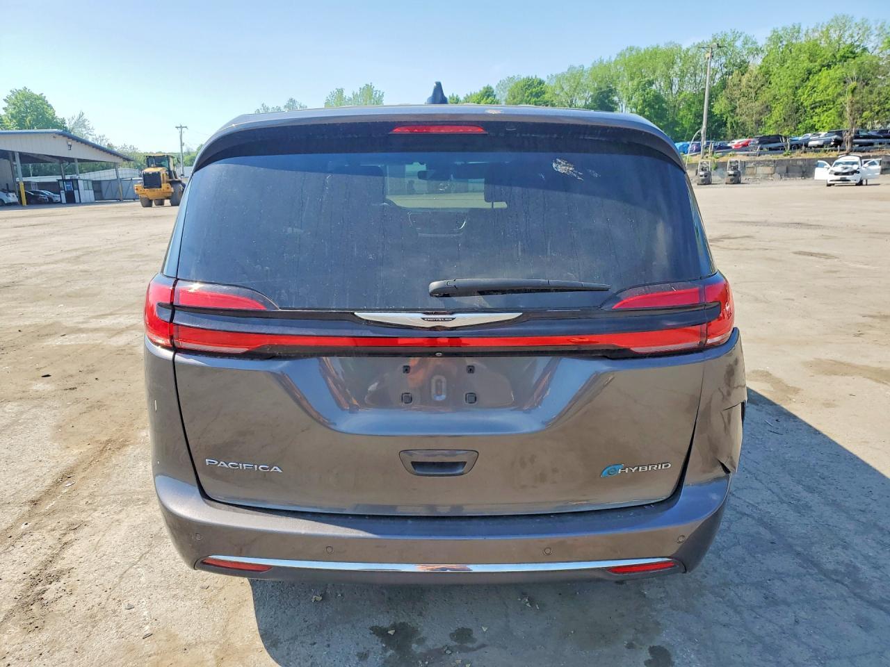 2023 Chrysler Pacifica Hybrid Limited - Image 6