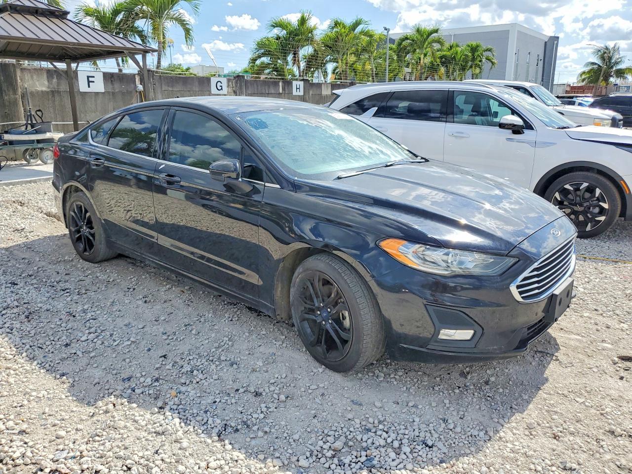 2020 Ford Fusion Se - Фото 4