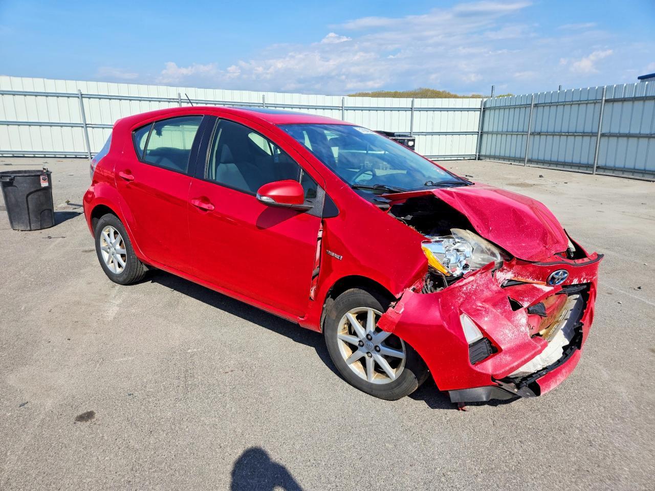2014 Toyota Prius C Three - Фото 4