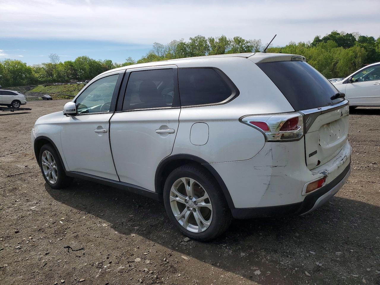 2015 Mitsubishi Outlander Se - Image 2