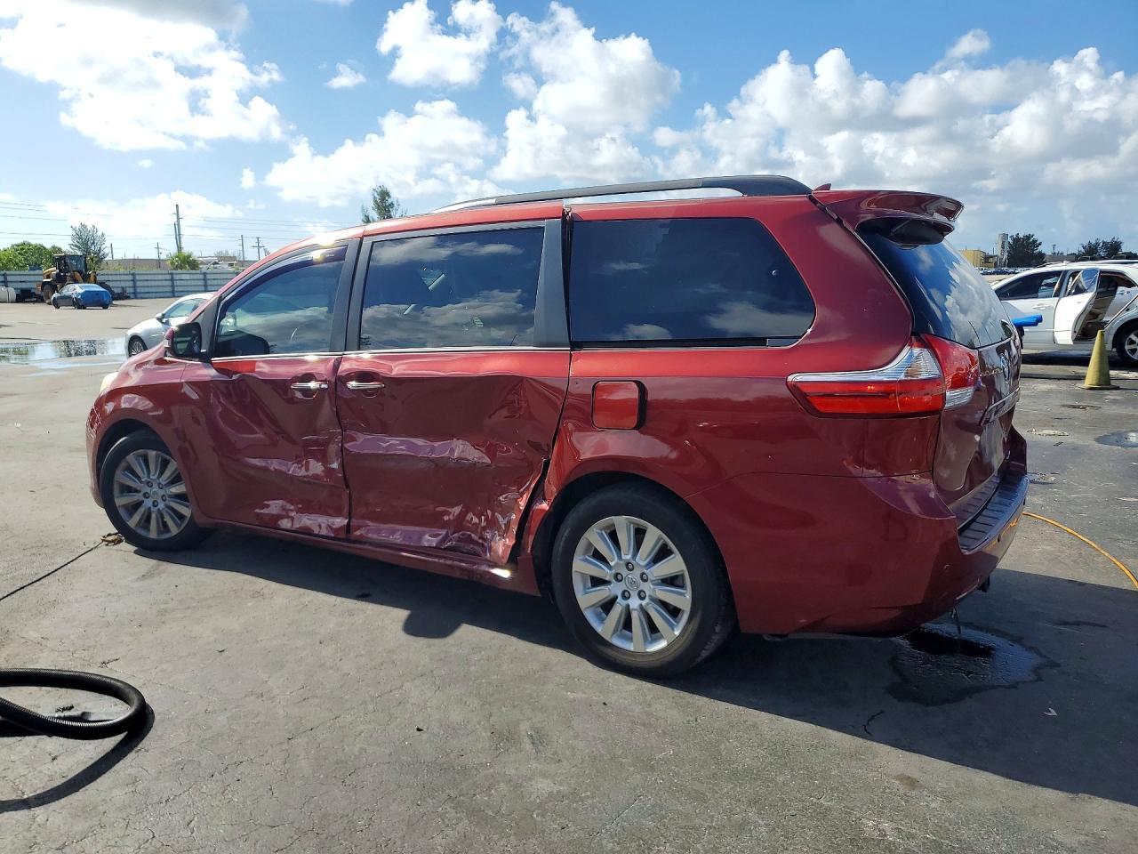2015 Toyota Sienna Limited 7-Passenger - Фото 2