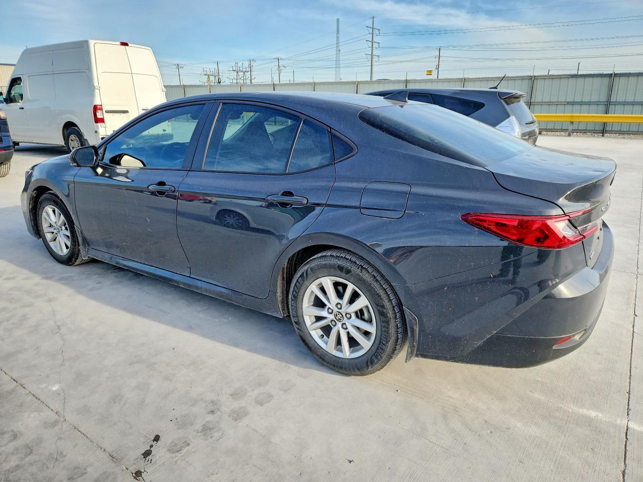 2025 Toyota Camry Le - Фото 2