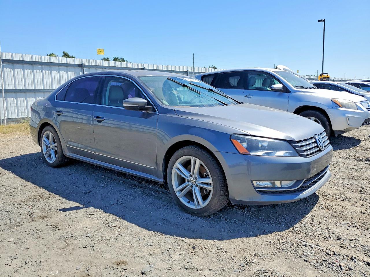2014 Volkswagen Passat Sel - Image 4