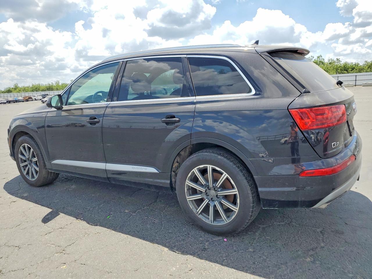 2017 Audi Q7 Premium Plus - Image 2