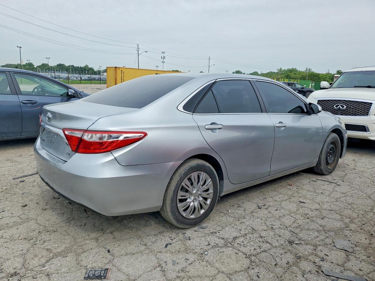 2015 Toyota Camry Le - Image 3