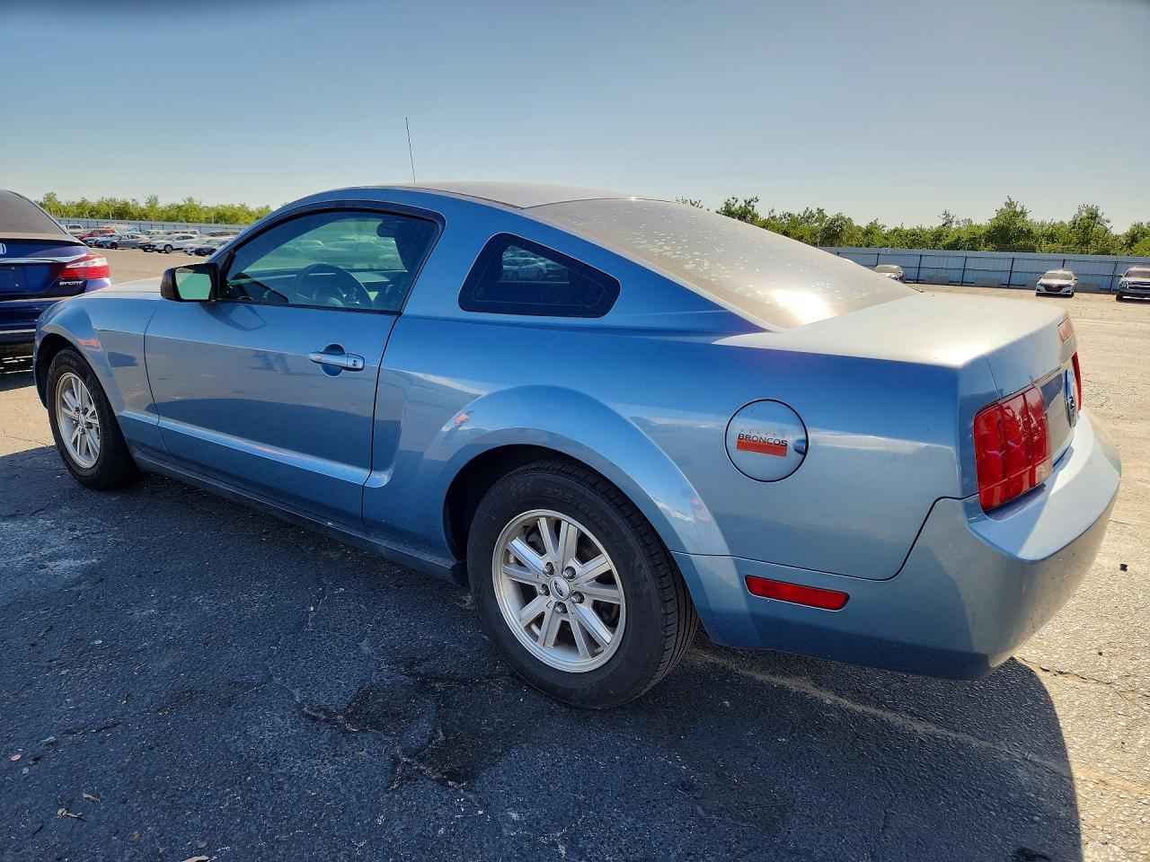 2007 Ford Mustang - Image 2