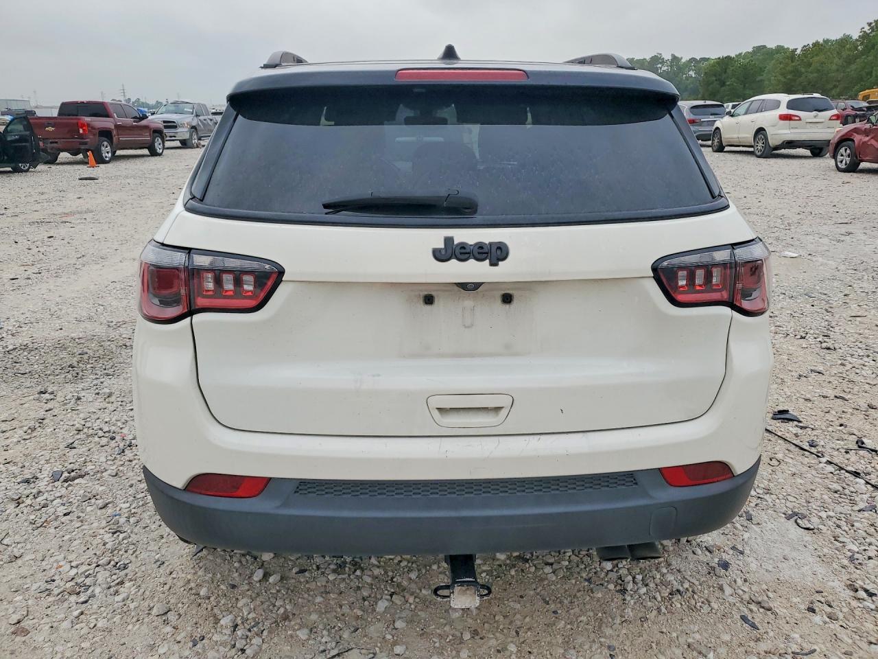 2020 Jeep Compass Latitude - Image 6