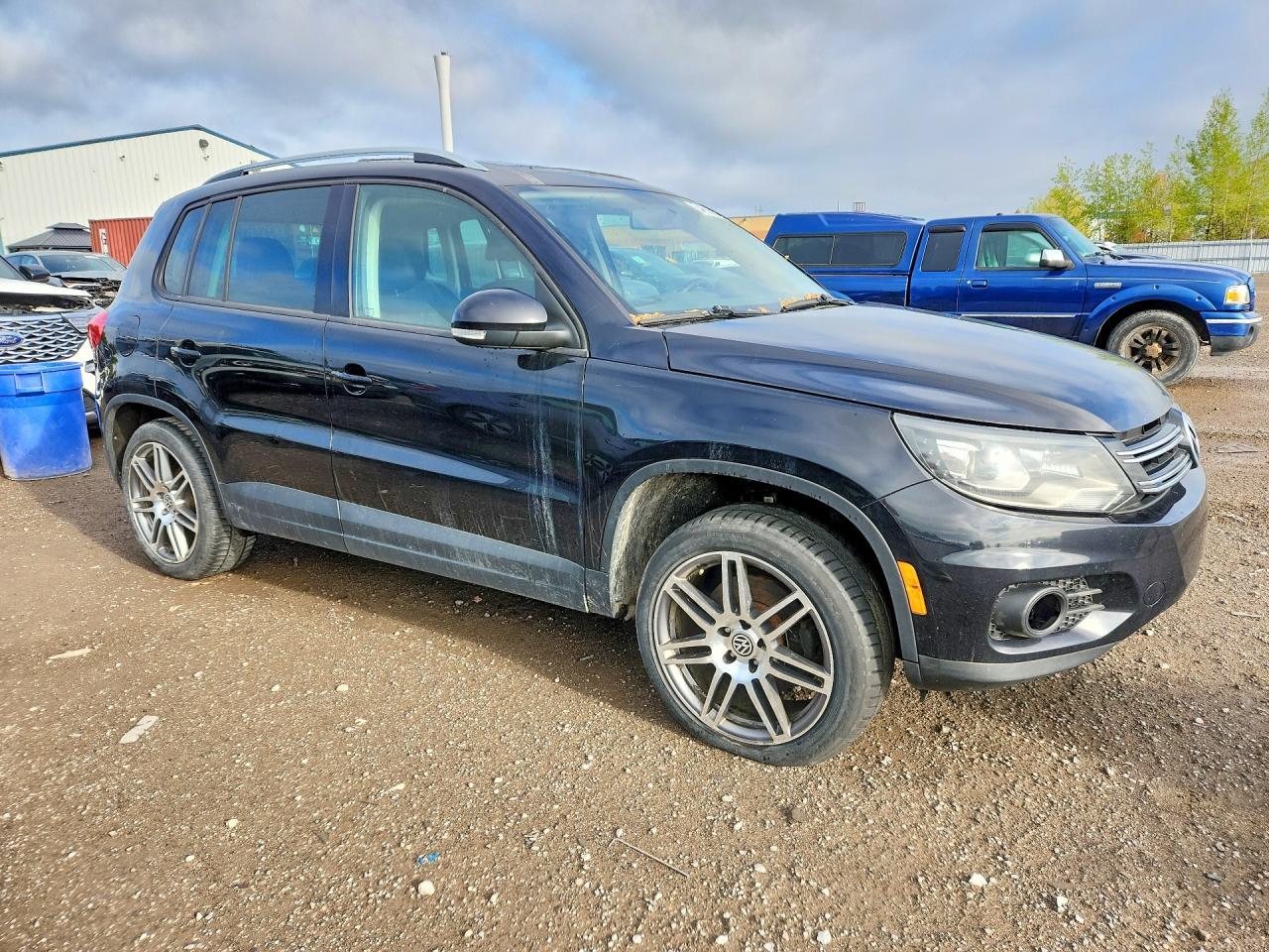 2015 Volkswagen Tiguan S - Image 4