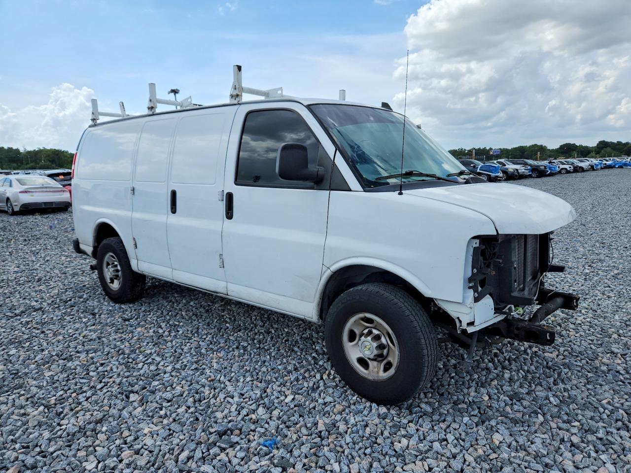 2022 Chevrolet Express G2500 - Фото 4