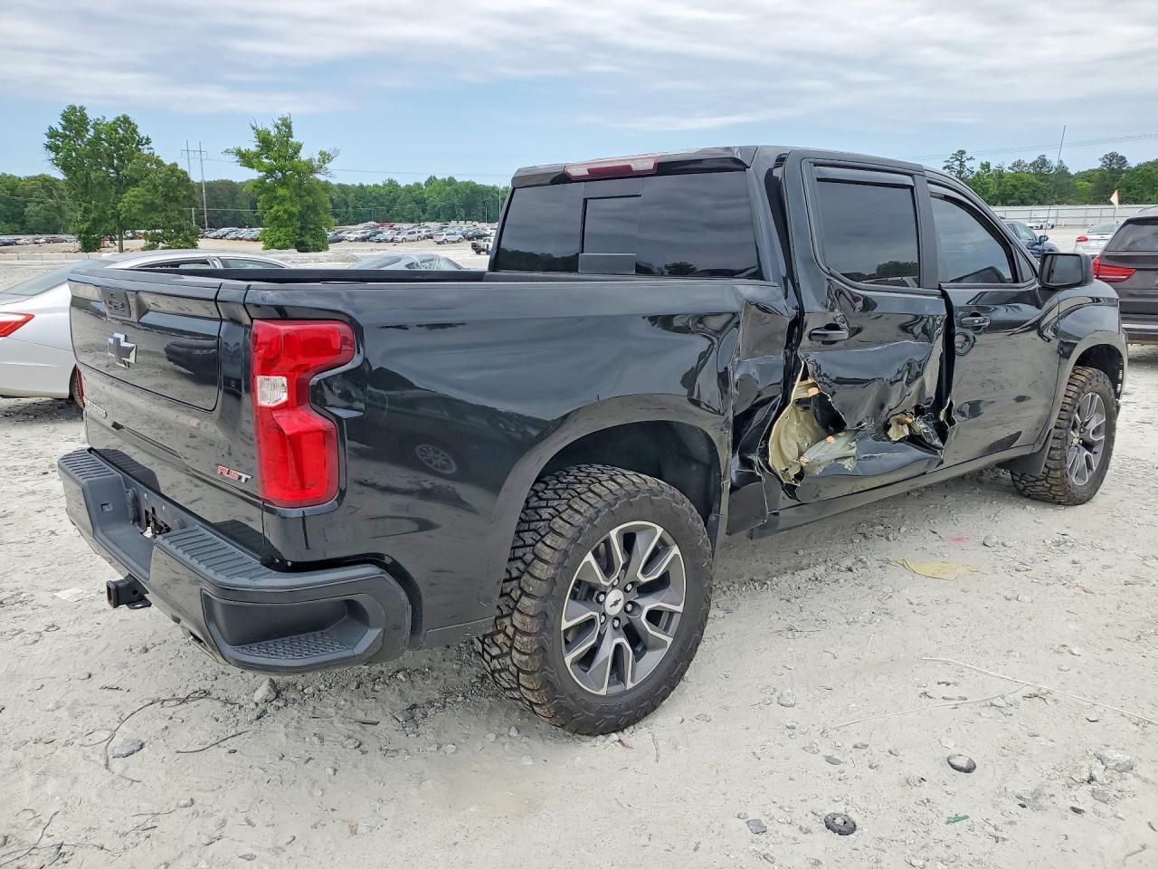 2021 Chevrolet Silverado K1500 Rst - Фото 3